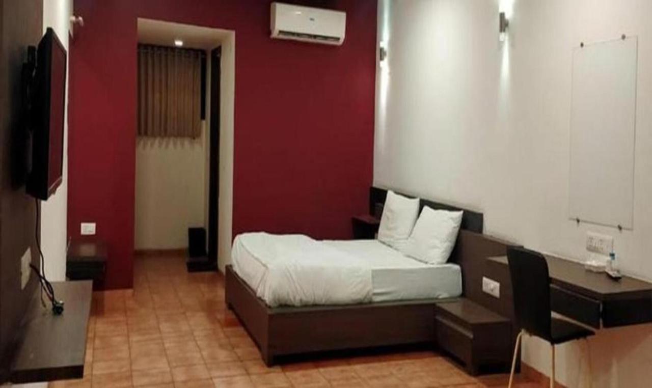 Hotel Sun N Step Club Ahmedabad Exterior foto