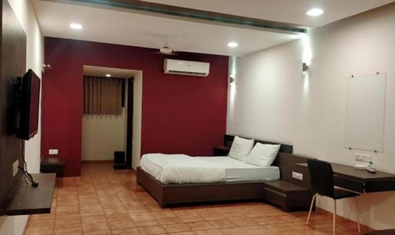 Hotel Sun N Step Club Ahmedabad Exterior foto