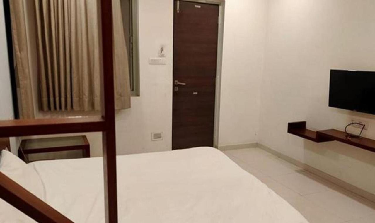 Hotel Sun N Step Club Ahmedabad Exterior foto